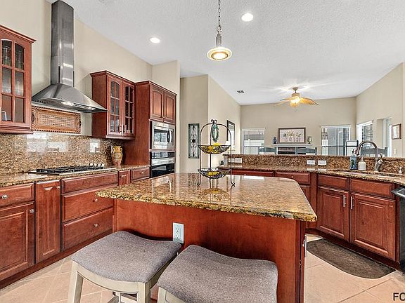 3rd image of 2 Lewisdale Ln