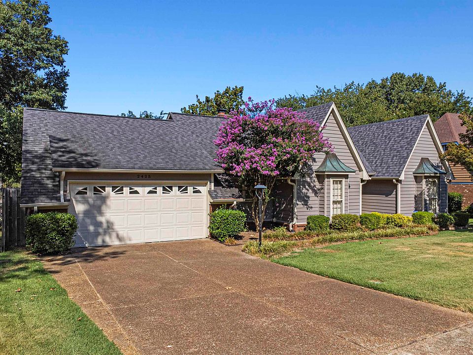 1st image of 2425 Fairway Oaks Dr