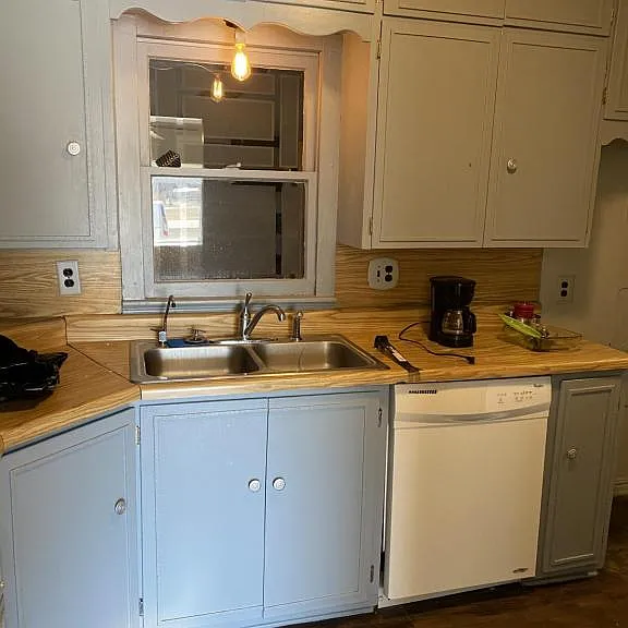 114 W B St — Photo 10