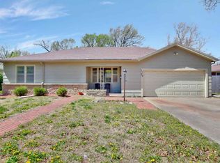 1129 N Parkwood Ln, Wichita, KS 67208
