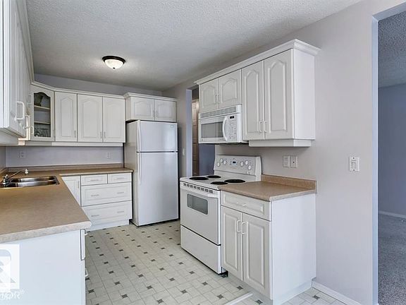 3rd image of 10688 Beaumaris Rd NW