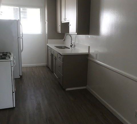 3rd image of 3747 Clarington Ave APT 22
