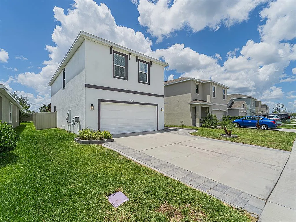4 bed, 2.5 bath, 2260 sqft, $2,650 — Photo 3