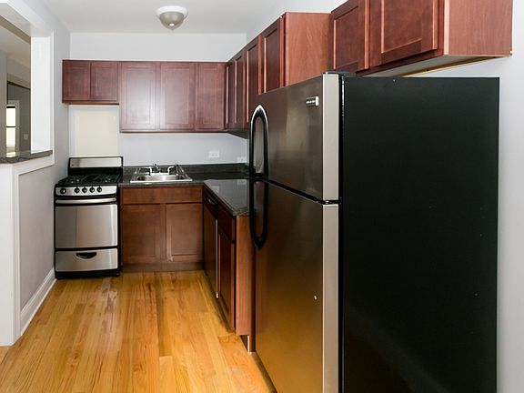 3rd image of 1347 N Dearborn St APT 302
