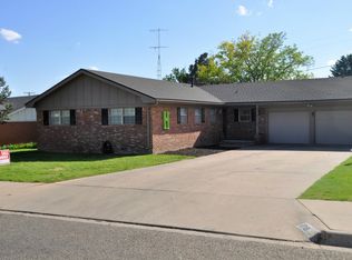 1718 Oak Ave, Dalhart, TX 79022