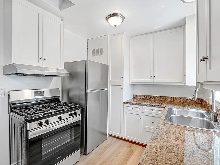 1034 5th St in Santa Monica - 5 blocks to the beach & North of Wilshire Blvd! — Photo 5
