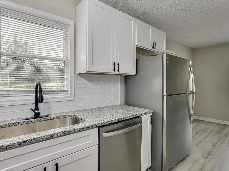 3401 Princess Ct — Photo 4