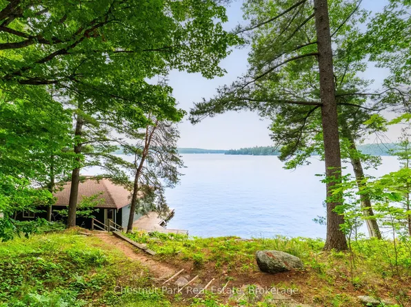 1049 Sagamo Blvd, Muskoka Lakes, ON P0B 1J0