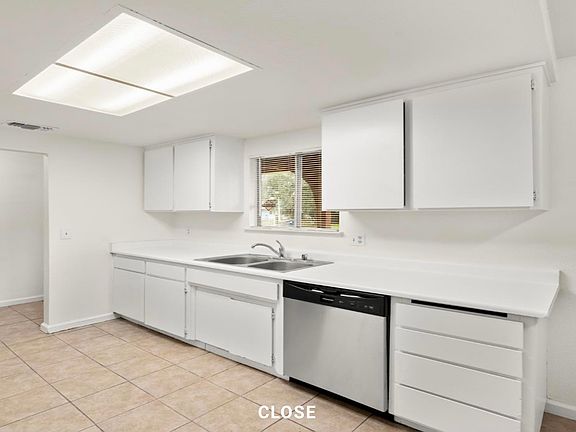 2nd image of 81 Brentford Cir #0