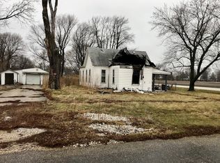 100 Grove St, Weldon, IL 61882