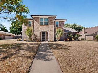 30 Crestwood Dr, Trophy Club, TX 76262