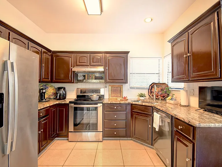 719 Oak Hollow Dr — Photo 14