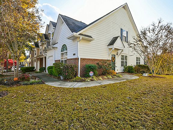 2nd image of 2366 Suwanee Pointe Dr