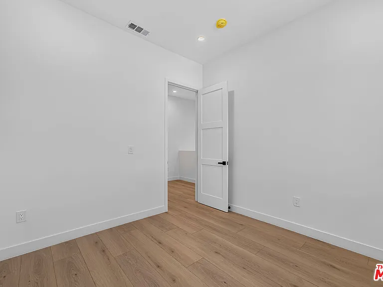 150 N Carondelet St — Photo 23