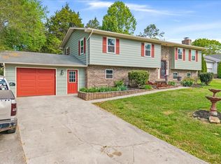 1305 Ridgeway Cres, Athens, TN 37303