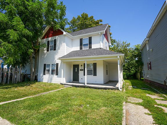 2nd image of 822 W 11th St