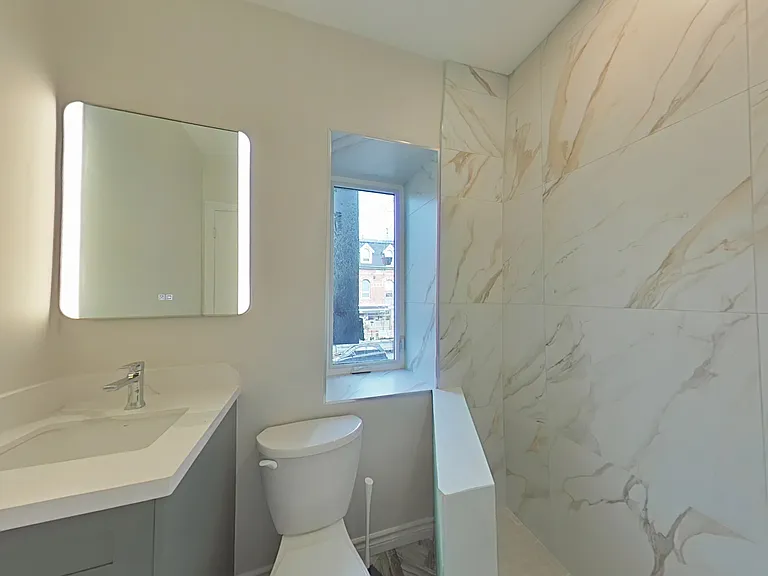 1154 Queen St W #202 — Photo 6