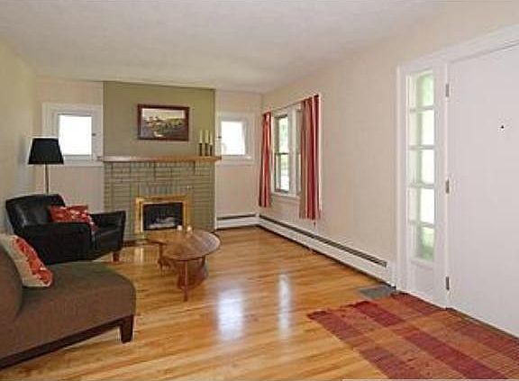 3rd image of 3023 Garfield St NE