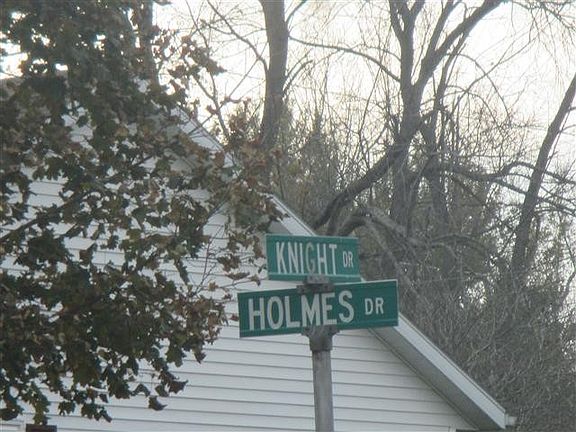 5th image of 303 Holmes Dr