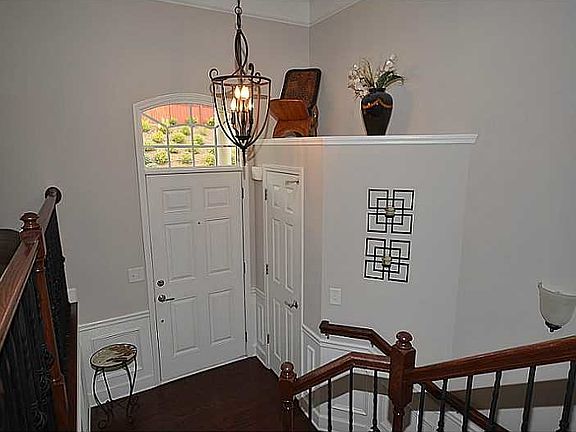2nd image of 2459 Natoma Ct SE