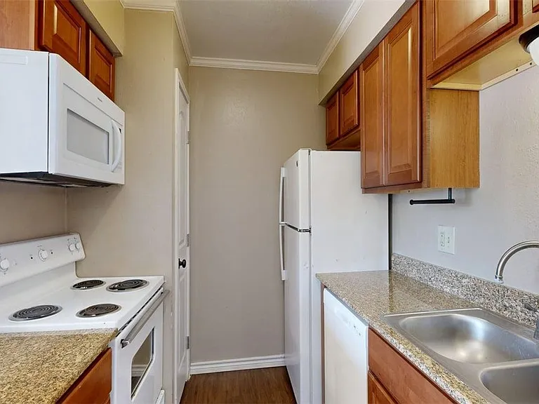 904 University Oaks Blvd #20 — Photo 5