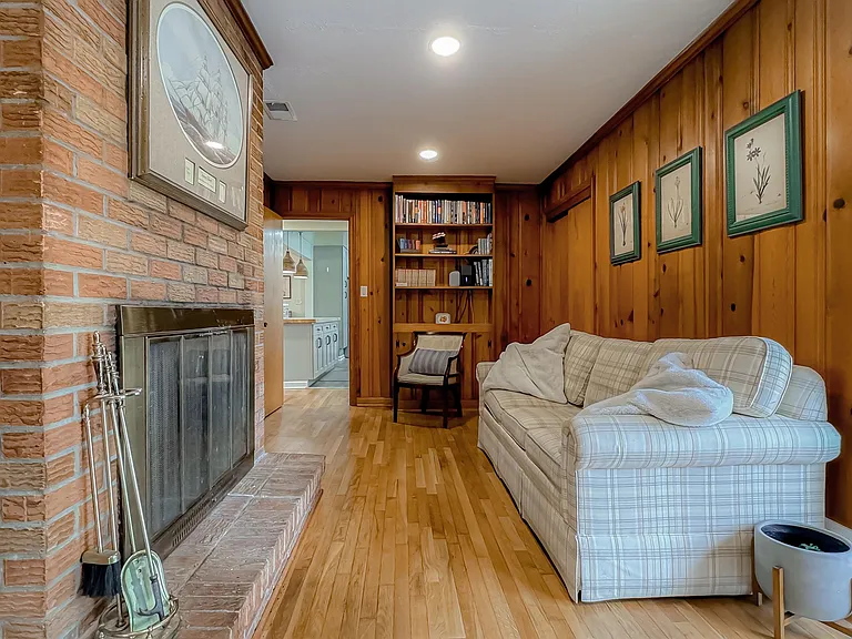1831 Banning Rd — Photo 20
