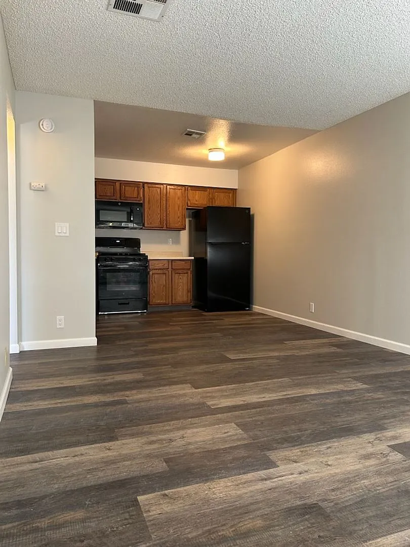 425 Rick Ct. — Photo 3