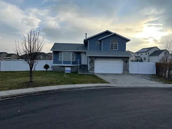 5953 W Cape Cod Dr, West Valley City, UT 84128