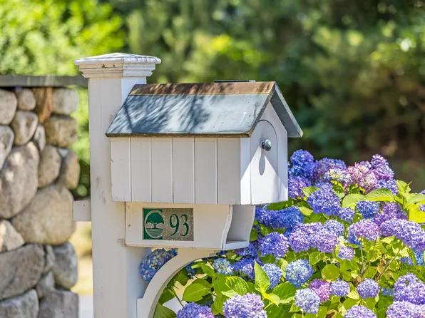 93 Highwood Lane, East Falmouth, MA 02536