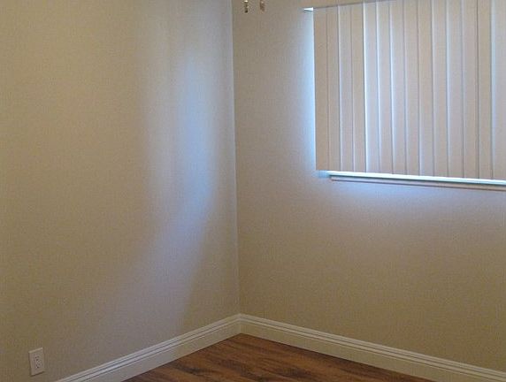 5th image of 2315 E Alden Ave