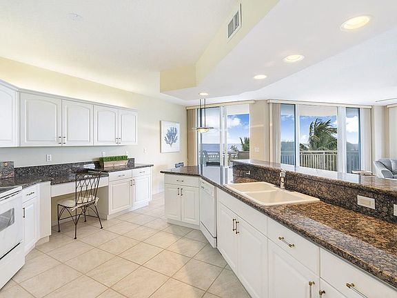 5th image of 2900 N A1a APT 4D