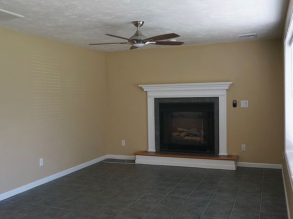 Living room w/ gas fireplace