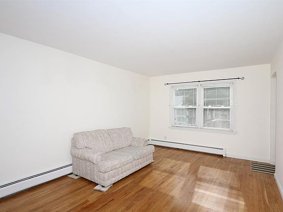 2nd image of 6972 Bryn Mawr Dr