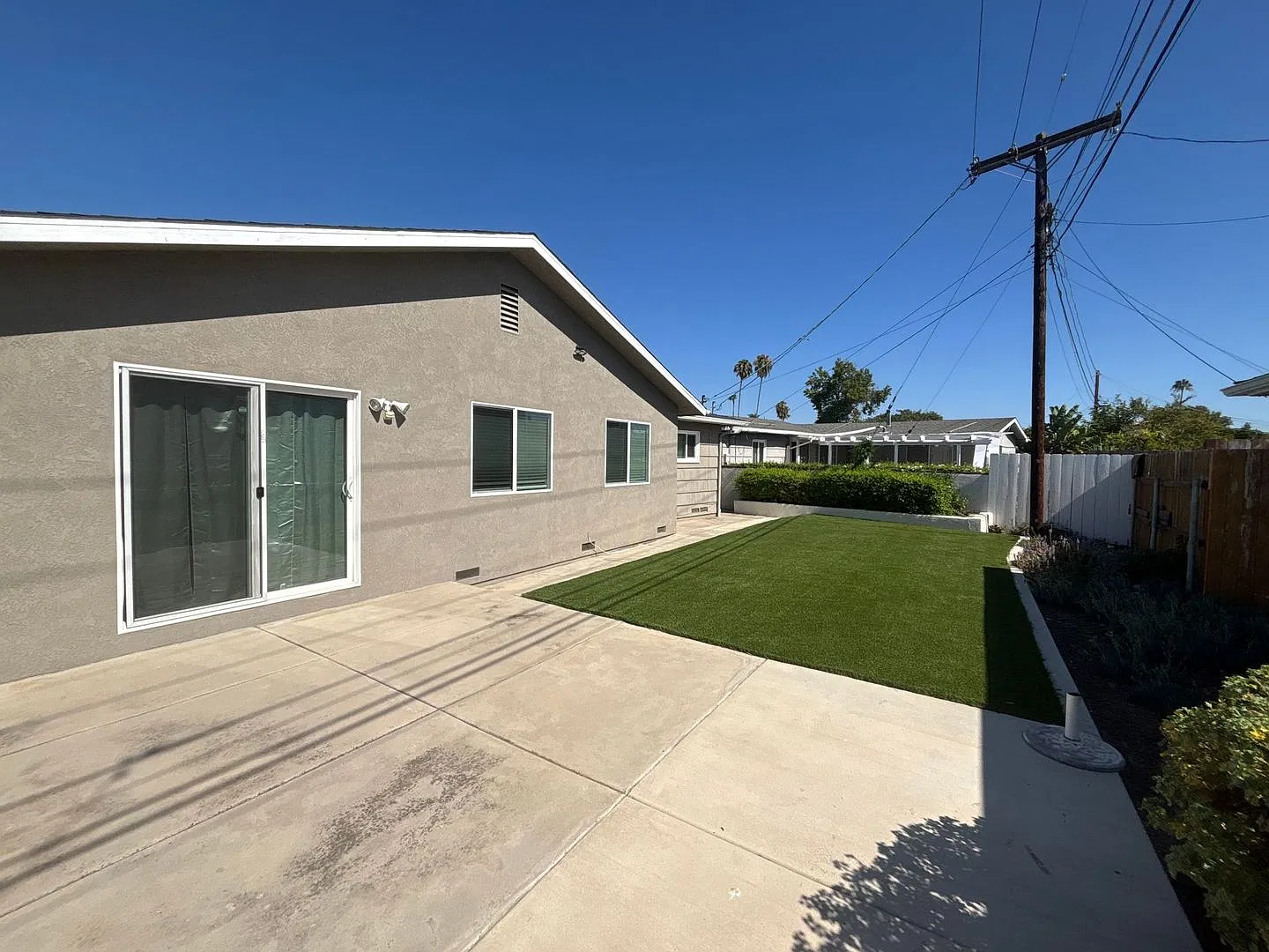 5 Bedroom 3 Bath Home with a Great Yard! — Photo 2