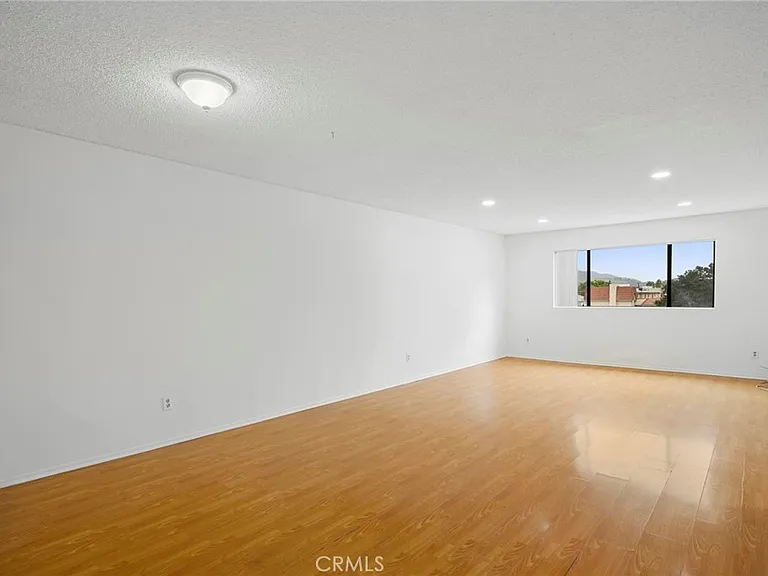 330 Pioneer Dr #7 — Photo 4