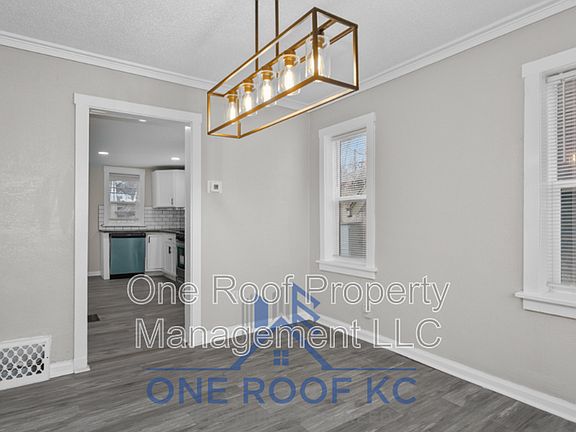 3rd image of 416 N Elmwood Ave