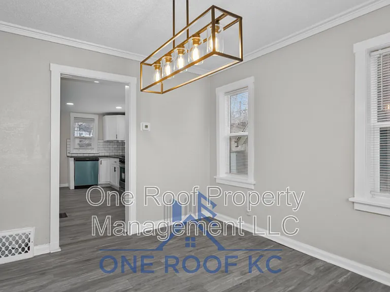 416 N Elmwood Ave — Photo 3