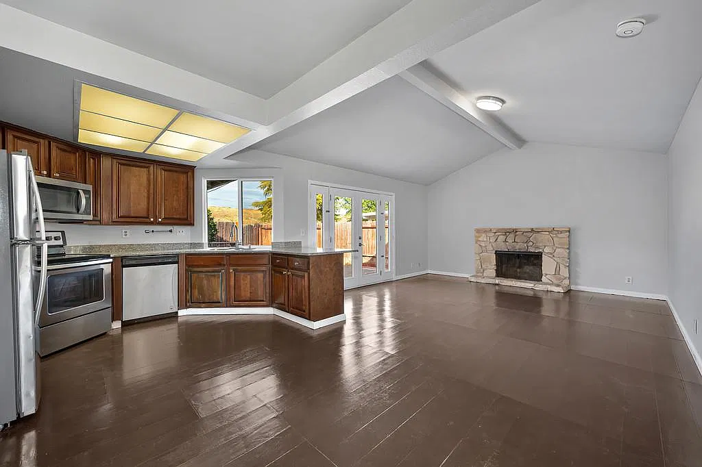 4 bed, 1635 sqft, $2,800 — Photo 2