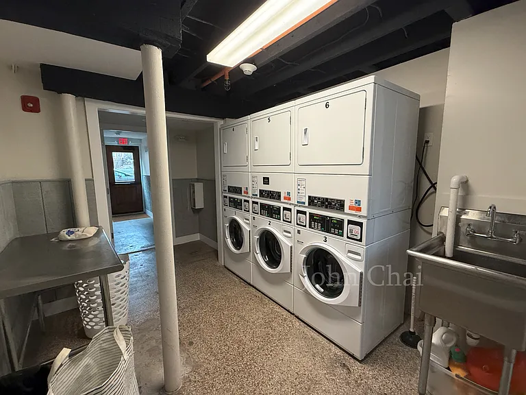 3 Sutherland Rd #2 — Photo 37