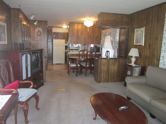 3rd image of 115 Poplar Dr