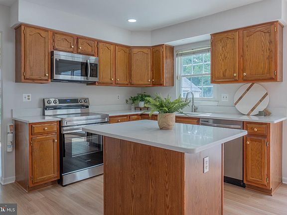 5th image of 2297 Summer Ct