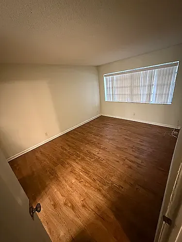 Sunset Square Apartments — Photo 5
