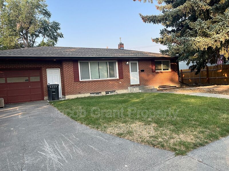 1st image of 1703 Raymond Dr