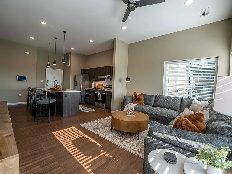 1364 E Battlefield Rd — Photo 147