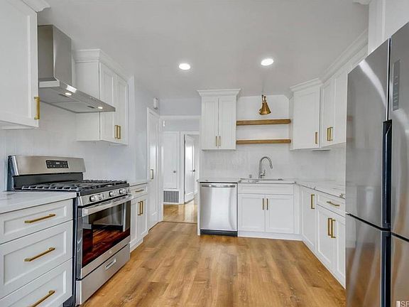 5th image of 3137 Quintara St
