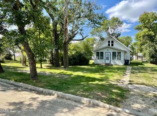 18 2nd St SW, Crosby, ND 58730