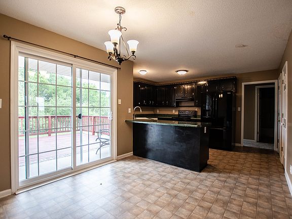 5th image of 3705 Heather Dr