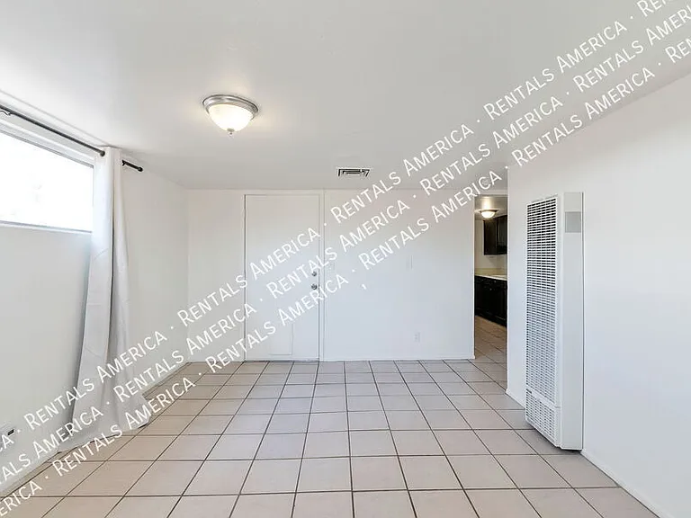 1830 E 8th St #2 — Photo 8