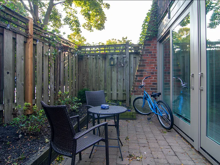 1221 N La Salle Dr — Photo 6