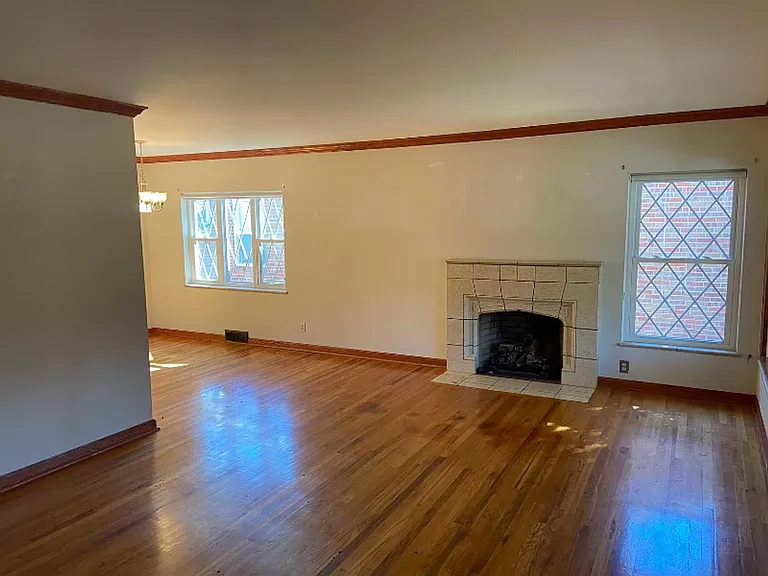 420 W 3rd Ave — Photo 6